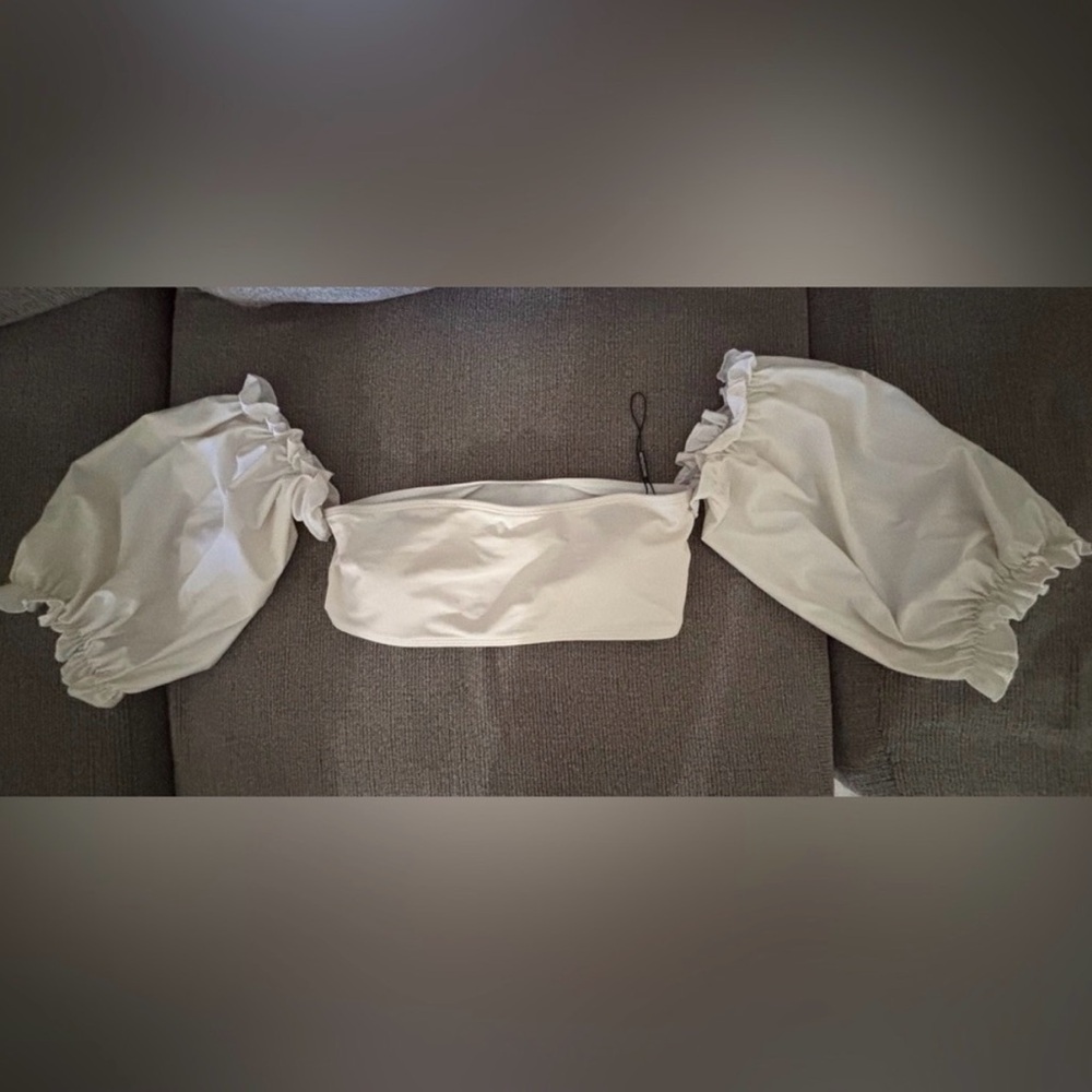 PrettyLittleThing White Bandeau With Ruffled Sleeves Women’s Size 8